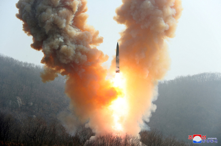 Triều Tiên phóng tên lửa đạn đạo, lần thứ 8 trong 3 tháng - Ảnh 1.