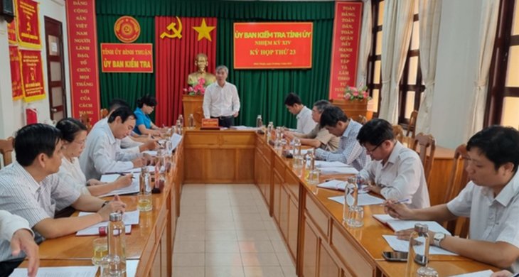 Cảnh cáo nguyên chủ tịch, phó chủ tịch huyện ở Bình Thuận do sai phạm đất đai - Ảnh 1.