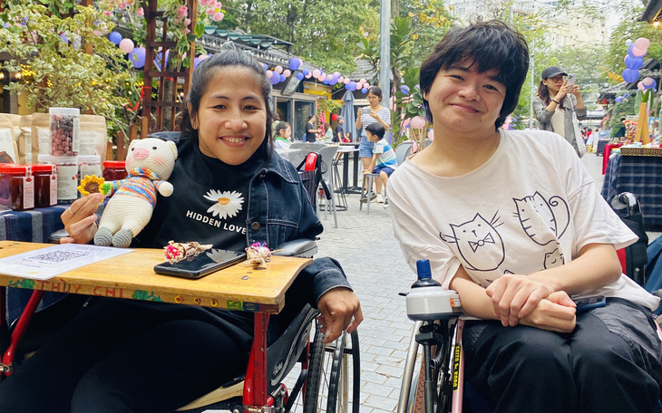 Hai cô gái khuyết tật lập doanh nghiệp xã hội xanh