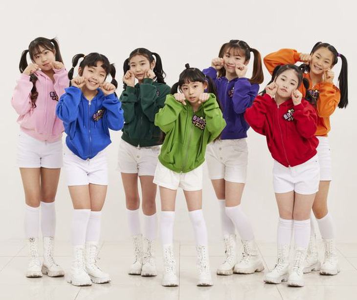 Nhóm nhạc nữ K-pop tuổi tiểu học debut nhận tranh cãi kịch liệt - Ảnh 3.