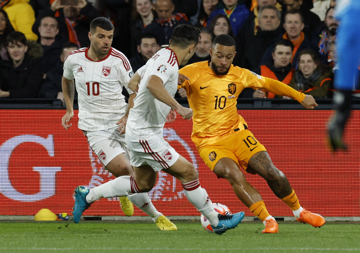 Hà Lan (áo cam) thắng 3-0 sau khi sút tới 51 lần - Ảnh: REUTERS