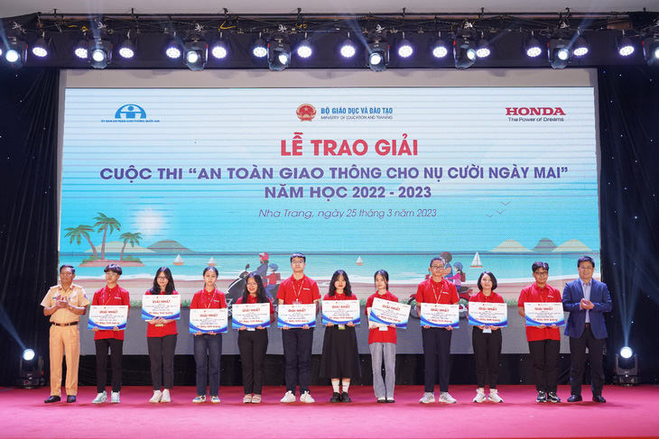 Honda Việt Nam trao giải cuộc thi ‘An toàn giao thông cho nụ cười ngày mai’ - Ảnh 2.