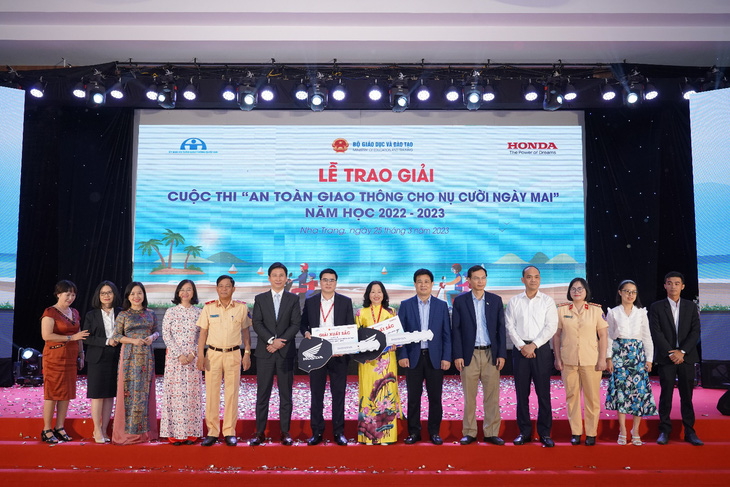 Honda Việt Nam trao giải cuộc thi ‘An toàn giao thông cho nụ cười ngày mai’ - Ảnh 5.