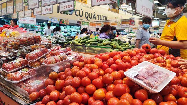 Rau củ là một trong số nhiều mặt hàng thực phẩm nằm trong chương trình bình ổn thị trường - Ảnh: N.TRÍ