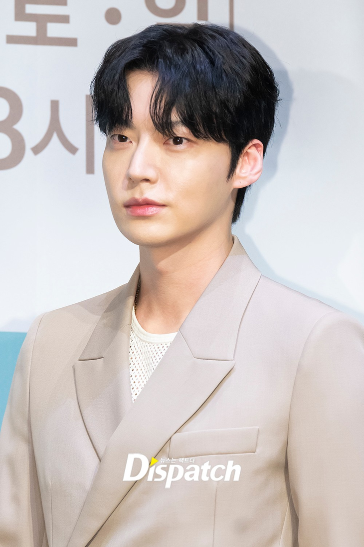 Tái xuất sau 4 năm, Ahn Jae Hyun vướng tranh cãi diễn xuất - Ảnh 2.