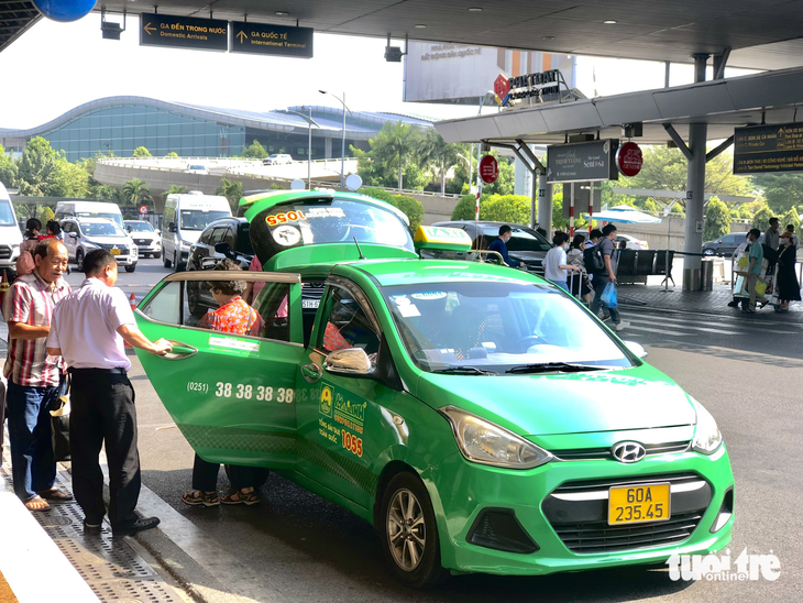 Sở Giao thông vận tải TP.HCM lên tiếng việc tăng phí taxi vào sân bay Tân Sơn Nhất - Ảnh 1.
