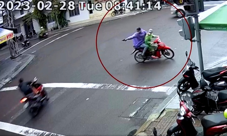 Vụ nghi nổ súng ở Quy Nhơn: súng đạn pháo đấu với súng đạn chì - Ảnh 3. Vụ nghi nổ súng ở Quy Nhơn: súng đạn pháo đấu với súng đạn chì - Ảnh 3.