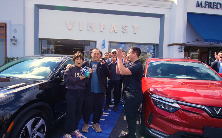 Những khách hàng Mỹ đầu tiên nhận xe VinFast VF 8