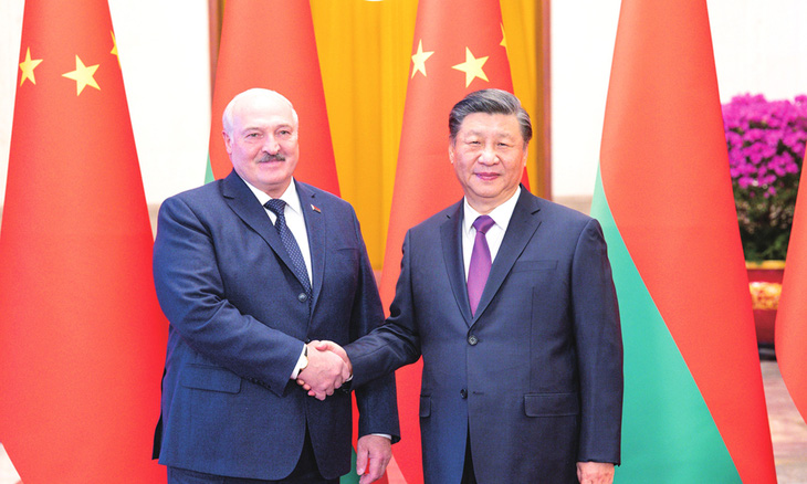 Chủ tịch Trung Quốc Tập Cận Bình đón Tổng thống Belarus Alexander Lukashenko tại Bắc Kinh ngày 1-3 - Ảnh: Reuters