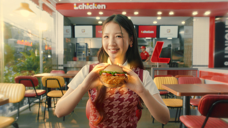 AMEE nối dài ‘mối duyên’ với Lotteria: Giới thiệu sản phẩm mới - LChicken Burger - Ảnh 1.