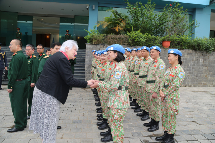 Quốc vụ khanh Bộ Quốc phòng Anh thăm Việt Nam - Ảnh 3.