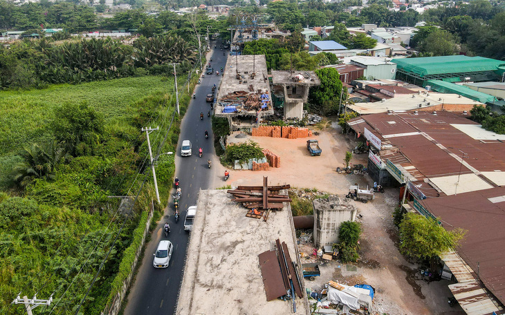 Những cây cầu trọng điểm ở Thủ Đức nằm &quot;trơ xương&quot; chưa biết khi nào hoàn thành