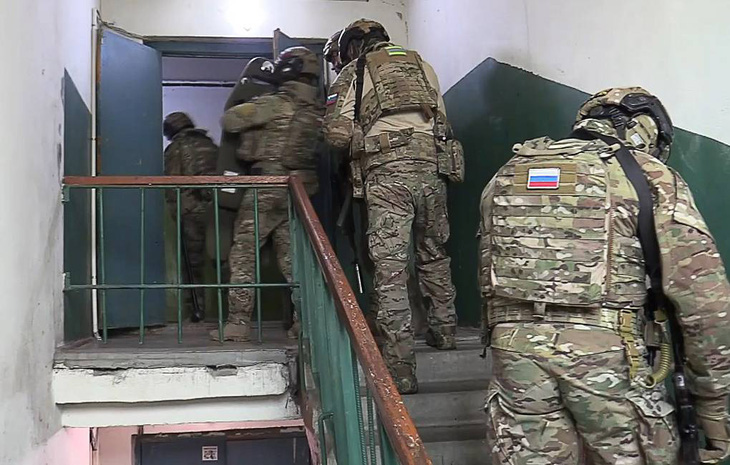 Hỗ trợ tài chính cho quân Ukraine, công dân Nga bị bắt về tội phản quốc - Ảnh 1.