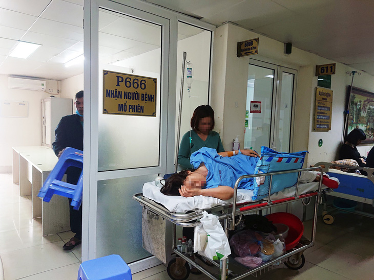 Tại khoa cột sống, Bệnh viện Việt Đức phòng hẹn mổ phiên vắng bóng bệnh nhân do lịch mổ bị hạn chế - Ảnh: DƯƠNG LIỄU