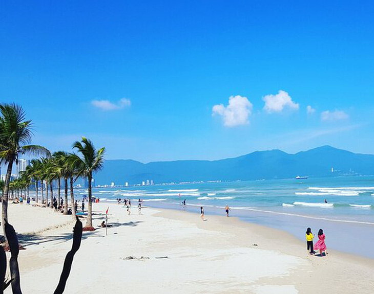 Mỹ Khê vào top 10 bãi biển đẹp nhất châu Á 2023 - Ảnh 1.