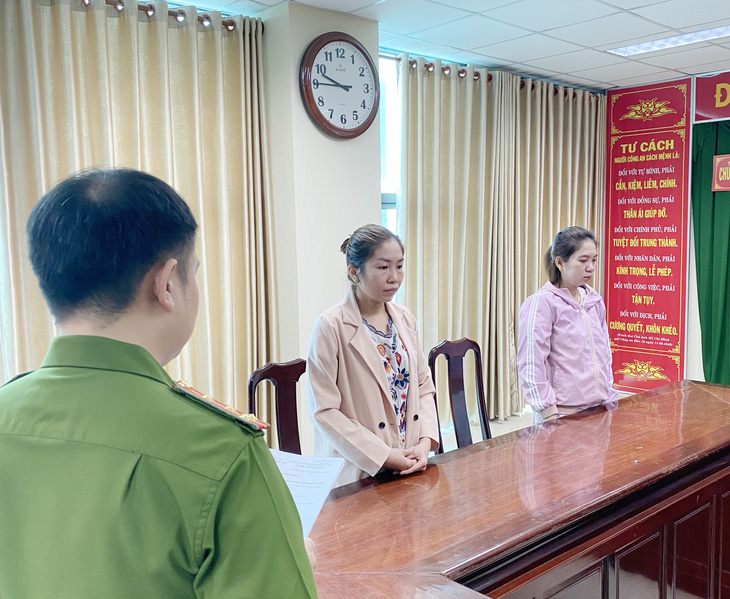 Hai nữ nhân viên Bệnh viện Đa khoa TP Cần Thơ bị khởi tố  liên quan vụ Việt Á - Ảnh 1.