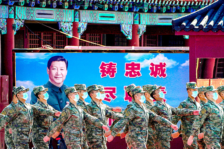 Quân đội Trung Quốc xem trọng yếu tố con người trong quân đội cùng với vũ khí hiện đại - Ảnh: AP