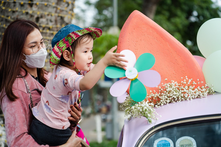 Đây là một trong những hoạt động trong chiến dịch "Cùng trẻ học trao yêu thương" do Tập đoàn Ecopark tổ chức nhân dịp lễ 8-3