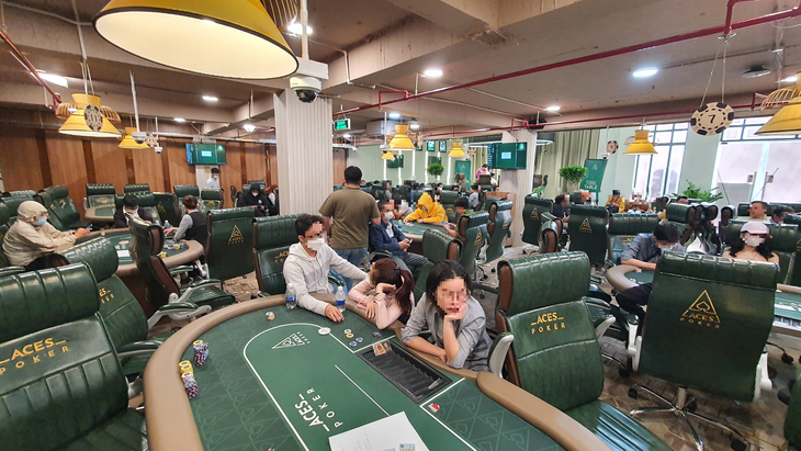 Hàng chục cảnh sát ập vào kiểm tra Câu lạc bộ Aces Poker tổ chức thi đấu không phép - Ảnh 4.