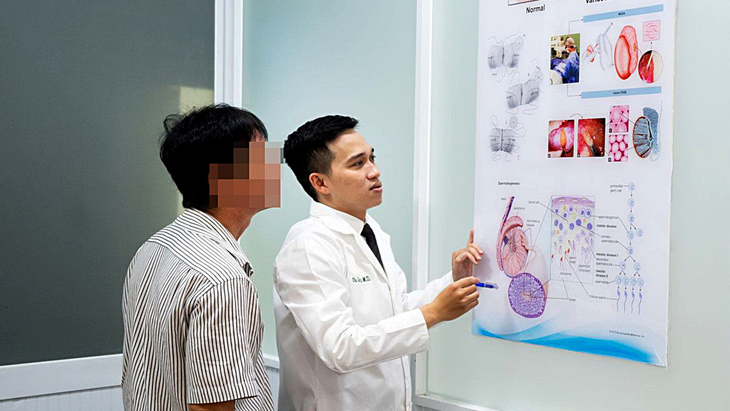 Bác sĩ Lê Vũ Tân - khoa nam học Bệnh viện Bình Dân (TP.HCM) - tư vấn sức khỏe sinh sản cho nam giới - Ảnh: Bác sĩ cung cấp