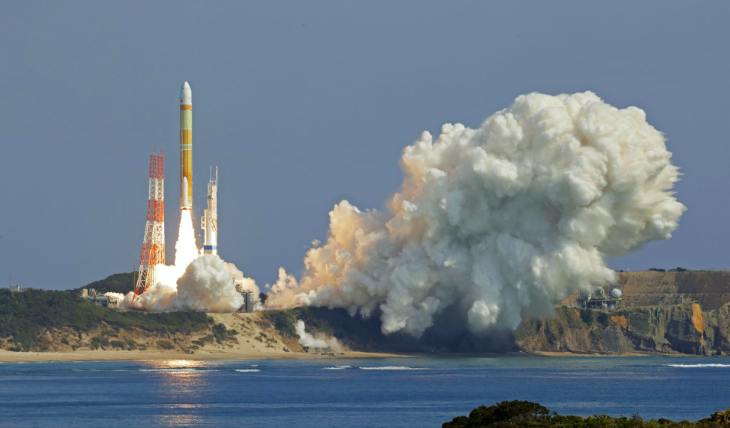 Lãnh đạo cơ quan vũ trụ Nhật xin lỗi vì tên lửa phóng thất bại - Ảnh 1.