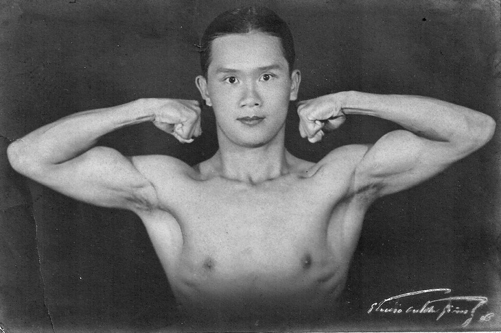 Võ sĩ Tiểu Lý Quảng năm 19 tuổi (1934) - Ảnh gia đình