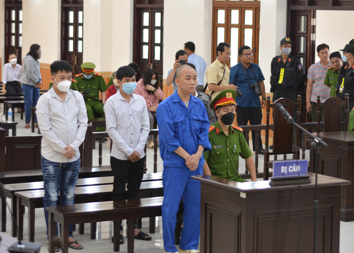 Bị cáo lái xe tông chết người ở bờ kè Phan Thiết lãnh 4 năm tù - Ảnh 1.