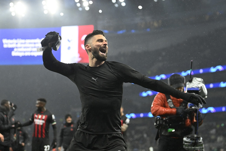 AC Milan vào tứ kết Champions League sau 11 năm - Ảnh 1.