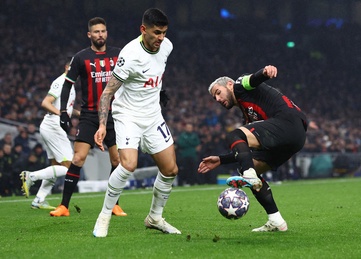 AC Milan vào tứ kết Champions League sau 11 năm - Ảnh 2.