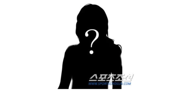 Bệnh viện phẫu thuật thẩm mỹ lộ clip khỏa thân của 30 nghệ sĩ Hàn Quốc - Ảnh 1.