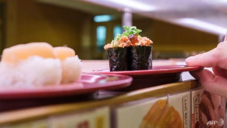 Nhật bắt 3 thanh thiếu niên khủng bố sushi gây kinh hoàng cho thực khách - Ảnh 1.