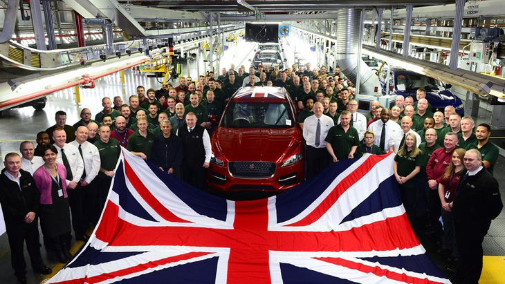 Hãng xe rẻ nhất thế giới đòi nước Anh trả 600 triệu USD ‘chuộc’ Jaguar Land Rover - Ảnh 1.