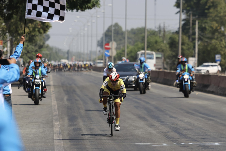 Tay đua Jutatip bất bại tại Giải xe đạp nữ quốc tế Bình Dương - Ảnh 2.