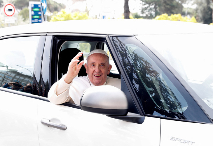 Giáo hoàng Francis xuất viện: Tôi không sợ, tôi vẫn còn sống - Ảnh 1.
