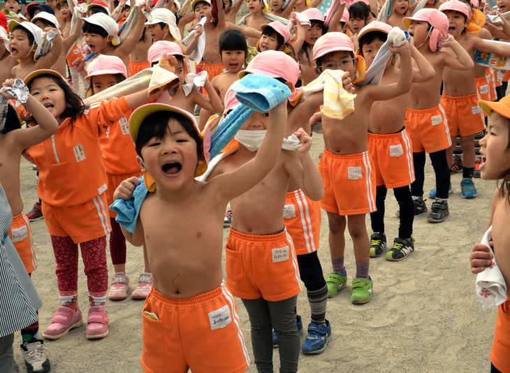 Nhật Bản lập cơ quan giải quyết các vấn đề trẻ em - Ảnh 1.