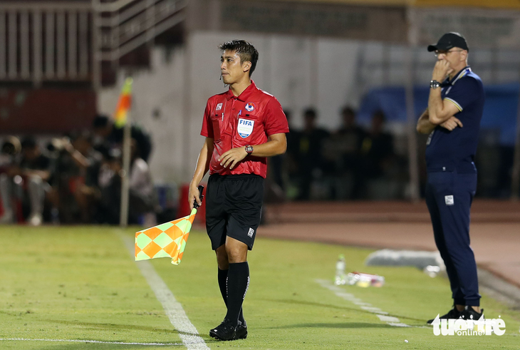 Trọng tài Trương Hồng Vũ không được làm nhiệm vụ ở vòng 6 V-League - Ảnh 2.