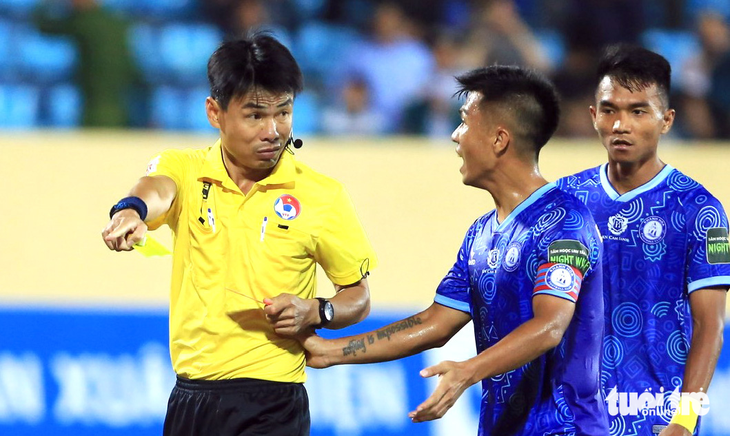 Trọng tài Trương Hồng Vũ không được làm nhiệm vụ ở vòng 6 V-League - Ảnh 1.