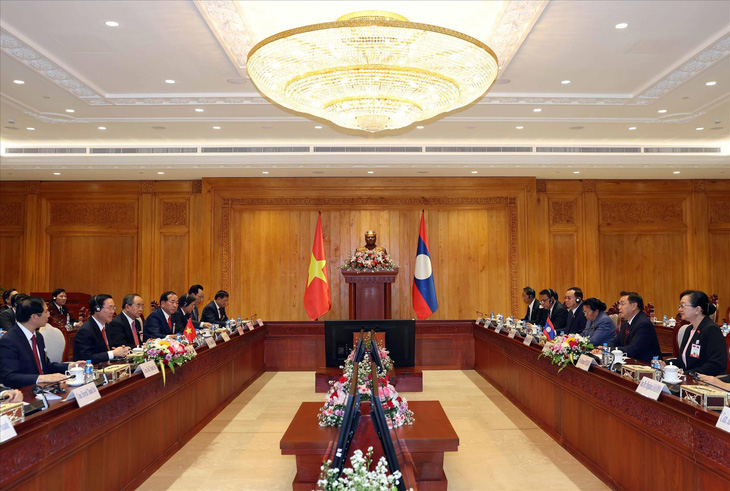Chủ tịch nước Võ Văn Thưởng thăm Lào: Việt Nam tặng món quà 1 triệu USD - Ảnh 4.