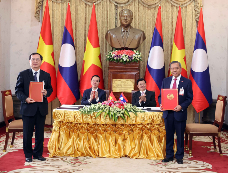 Chủ tịch nước Võ Văn Thưởng thăm Lào: Việt Nam tặng món quà 1 triệu USD - Ảnh 1.