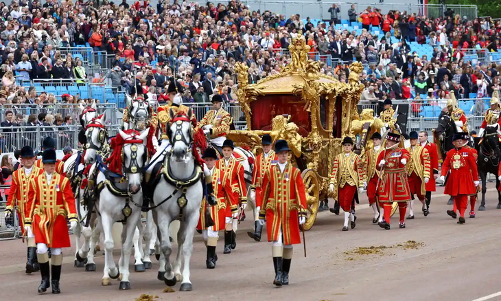 Lễ đăng quang của Vua Charles III làm đơn giản vì lạm phát - Ảnh 1.