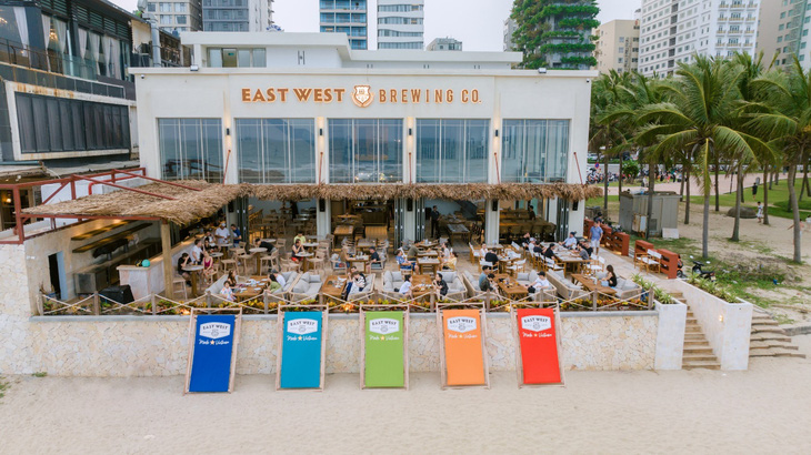 Nhà hàng bia thủ công East West Brewing - nơi ‘chill’ lý tưởng bên biển Mỹ Khê - Ảnh 4.