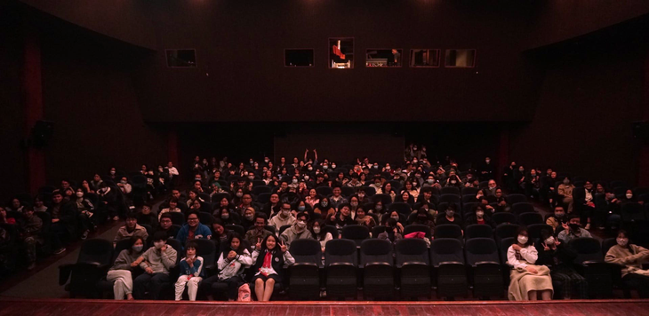 Đông đảo khán giả đến xem phim thuộc dự án Như trăng trong đêm tại Trung tâm Hỗ trợ phát triển tài năng điện ảnh - Ảnh: Facebook Như trăng trong đêm