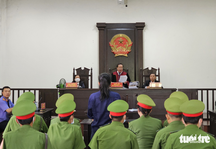 Mạo danh phóng viên lừa 300 triệu đồng, YouTuber Bích Thủy TV lãnh 8 năm tù - Ảnh 2.