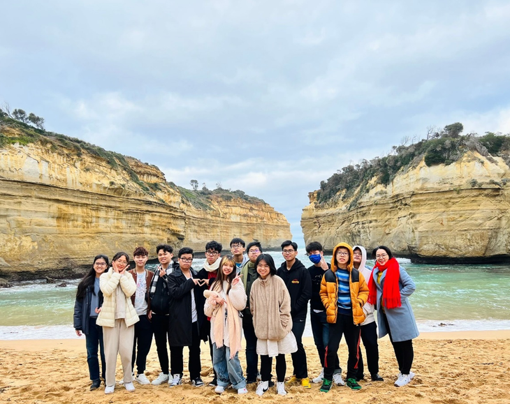 Học sinh trải nghiệm cuộc sống sinh viên, tìm hiểu môi trường học tập tập tại các trường đại học nhóm G8 và khám phá những kỳ quan thiên nhiên nổi tiếng tại Úc - Ảnh: VAS