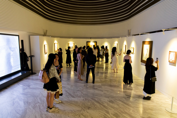 Tuần lễ Triển lãm “Gương mặt Hội họa” của cố nhạc sĩ Trịnh Công Sơn mở cửa đón khách tham quan tự do đến hết ngày 23-4, tại trung tâm mới The Global City.