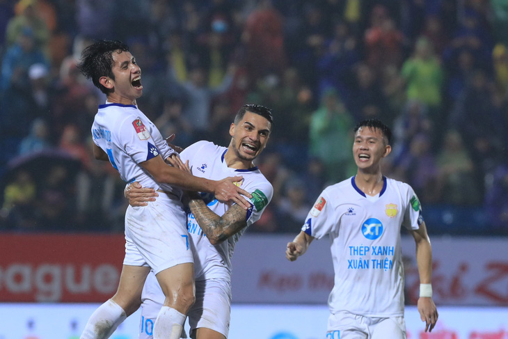 CLB Nam Định quyết bảo vệ ngôi đầu bảng V-League 2023 - 2024 khi gặp chủ nhà Hải Phòng - Ảnh: MINH ĐỨC