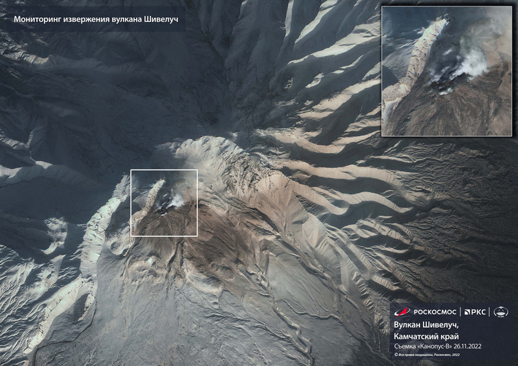 Ảnh vệ tinh của núi lửa Shiveluch ở miền viễn đông Nga, ngày 26-11-2022 - Ảnh: REUTERS