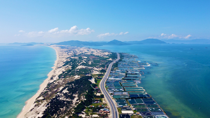 Cung đường ven biển Bắc Khánh Hòa nối những điểm du lịch hoang sơ tuyệt đẹp - Ảnh 2.