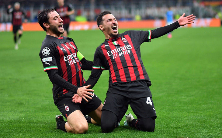 Milan thắng sát nút Napoli, mọi chuyện giải quyết ở lượt về
