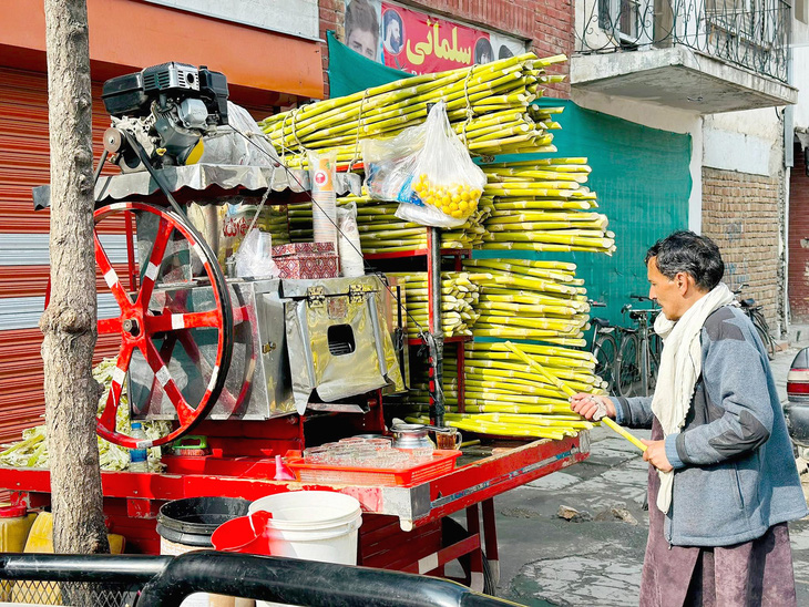 Xe nước mía trên đường phố Kabul - Ảnh: TRUNG NGHĨA